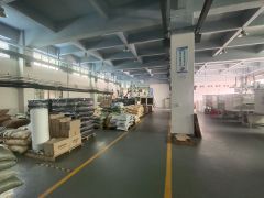 清溪三中标准一二楼1500平现成装修带行车13块钱厂房出租