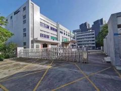 常平工业区新出楼上860平现成装修水电齐全无转让费