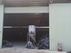 靠山边独院铁皮厂房1300平，空地1500，远离居民区