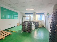 西乡固戍，大型工业园，带装修1000平整层厂房出租，租金便宜