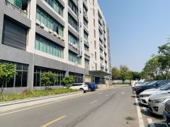 大岭山107国道2000平带航车 滴水7米  红本厂房出租