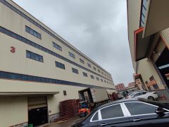 7.5高的三楼，租金10元，可分租，2台3吨电梯