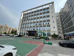 光明凤凰城地铁站附近三楼整层1400平两部客梯一部两吨货梯