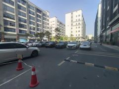 大浪商业中心附近工业园楼上2300平厂房仓库出租精装修办公