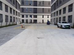 大岭山全新红本重工厂房出租 一楼1300，高7.5米 带牛角