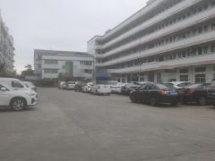 东城厂房出租，低价出租！独院厂房一楼500平，现成办公装修。