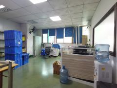 龙华新区观澜主干道边原房东标准厂房三楼整层1000平，低价租