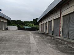 东莞市茶山镇单一层小独院低价急租，厂房高度9米，空地3000