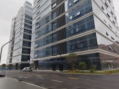 松山湖华为科技园旁高端红本原房东厂房90000方，可分层出租