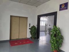 石岩二楼精装修500平低价厂房出租仓库分租地铁口空地大好停车