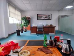 出租！四村原房东，新装修楼上460平厂房出租 无转让费