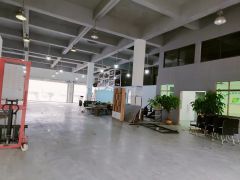厚街推出全新装修单一层加办公室，层高8米，交通好！空地大！