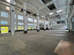 层高9米一楼，横岗六约新村红本厂房出租，不限行业