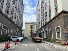 低价花园式厂房标准一楼滴水7米带有地坪漆无尘车间