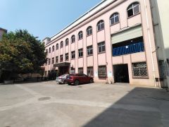 大朗镇原房东楼上整层1050方，10块，现成地坪漆办公室装修