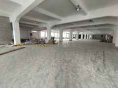原房东二楼实际面积700平标准厂房低价租做电池