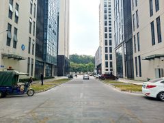 坪山大工业区原房东楼上2800平精装修厂房仓库出租可分租