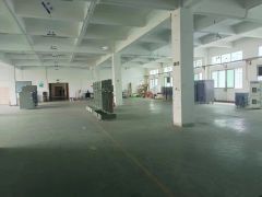 没有公摊面积标准一楼1600平方急租，有现成装修