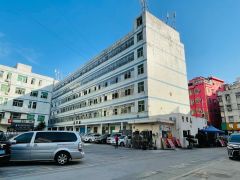 横岗四联嘉联工业区一二楼各1400平厂房出租，一楼高8米