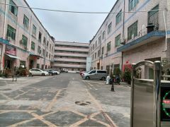 深圳宝安石岩大型工业区厂房仓库现成装修出租，大小面积可分租