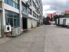 平湖华南城附近一楼550平方地铁口