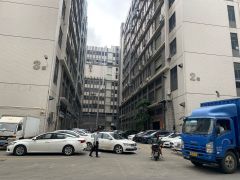 光明田寮大型工业园楼上整层4000平五吨货梯带卸货平台