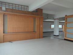 企石新出原房东楼上实量面积1500方带精装修办公室全新地坪漆