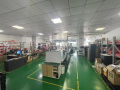 石岩新出楼上950平米带装修办公室招租