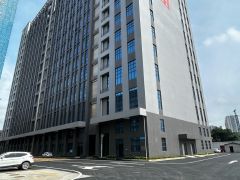 9元！秋长红色干线旁新出红本厂房低价出租200平起分租