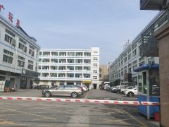 东城温塘独院厂房分租一楼630平，现成办公室装修，低价出租。