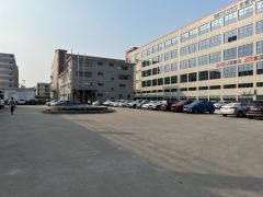 常平靠黄江原房东全新厂房一二楼各1200平米出租，可分租
