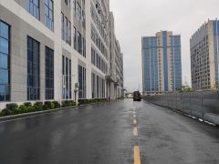 东莞沿江高速口原房东二楼6100方重工业厂房出租到顶6米