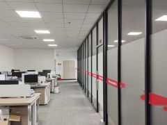 新出好房，东莞市厚街镇新园区厂房出租，有现成办公室，地坪漆