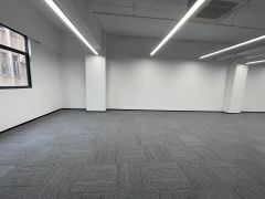 坂田岗头地铁口新出758平方带装修厂房仓库出租