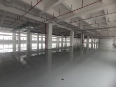 石湾全新工业园新出二楼单层面积4300平方，全新地坪漆出租。