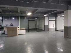 华南城新出楼上680平方带豪华装修的电商厂房仓库出租