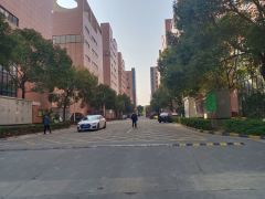 西乡地铁口旁工业区楼上800平厂房出租带现成装修可以拎包入住