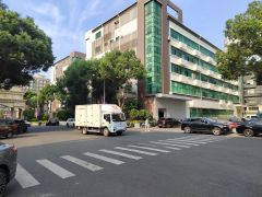 龙华大浪红本1000平厂房整层低价出租！500平起可以分租！