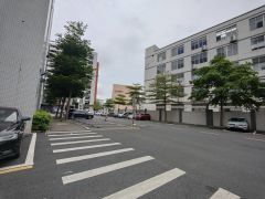 光明南光高速出口，新出楼上精装厂房1580平，带无尘车间