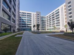高标准厂房出租12000平500平起分租全新地坪漆带消防喷
