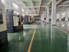 宝龙南约地铁口原房东红本1楼2000平方带装修水电齐大小可分