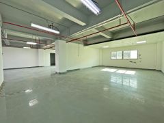 南山西丽 半层300平方 带办公室和仓库 电梯口 非常方便