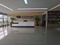 凤岗五联新出楼上1500平现成装修厂房仓库出租，位置好易招工