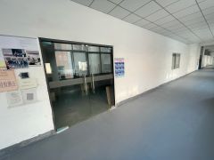 万江共联二楼700平方厂房出租有现成办公室水电齐全2吨电梯