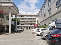 东莞厚街镇园区楼上整层出租，园区形象好，配套成熟，水电齐全。