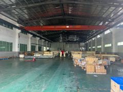 厂房出租带航车，中间没有柱子，独立精装修办公室有注塑喷油环评