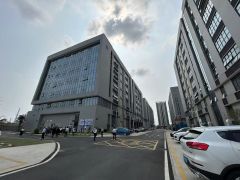 平湖辅城坳独门独院厂房一楼仓库2000平出租带牛角