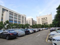 光明田寮工业区楼上2000平厂房出租 全新地坪漆大小可分租