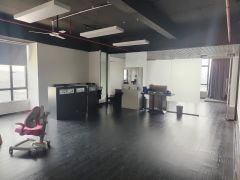 精装修现成水电办公室低价招租