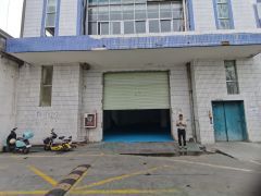 沙井黄埔一楼500平方厂房，有全新地坪漆，两部航车，水电齐全